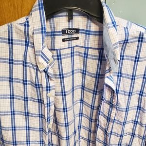 IZOD men medium button up shirt